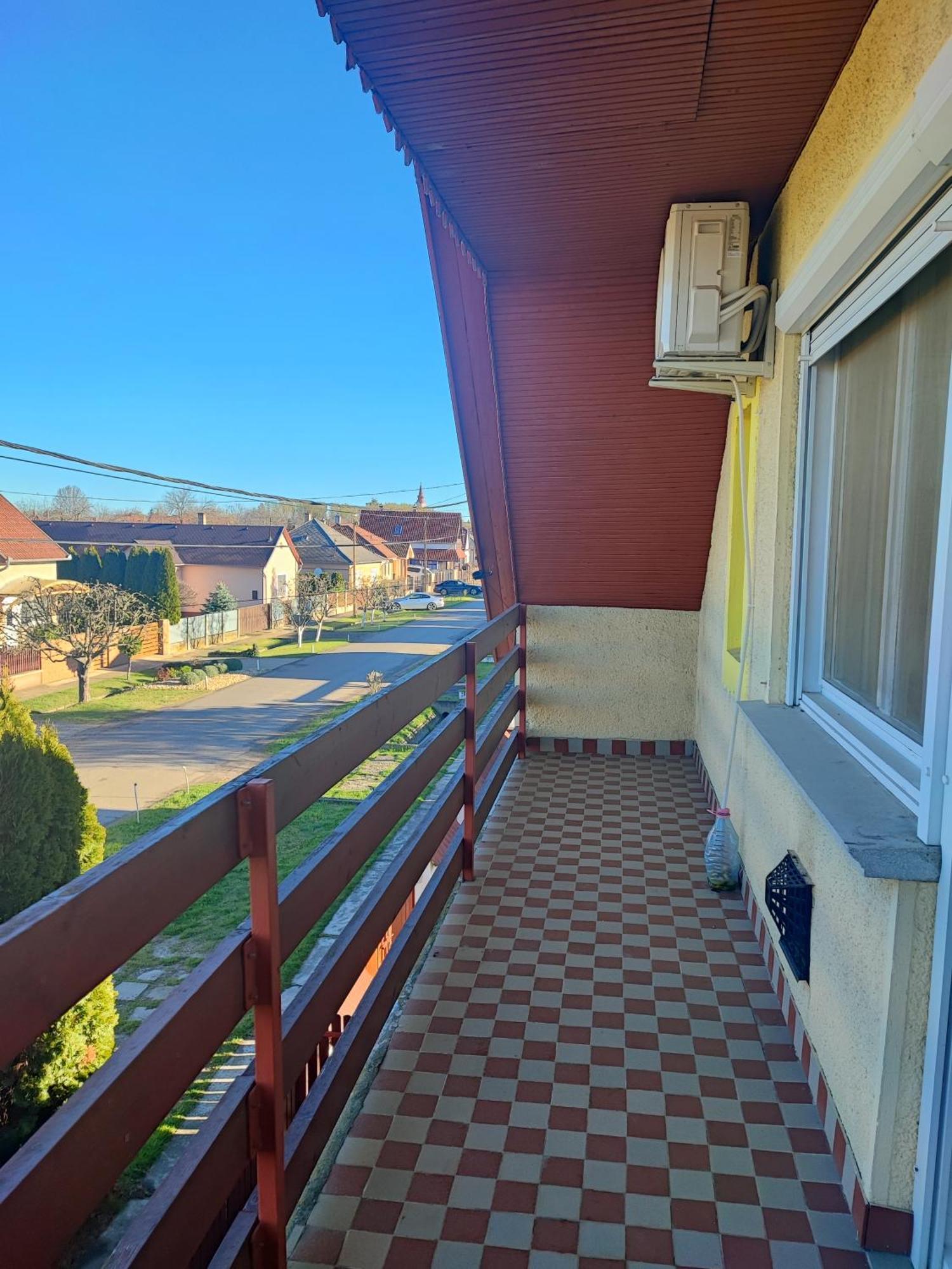 Szaffi Apartman ハイデゥソボスロー エクステリア 写真
